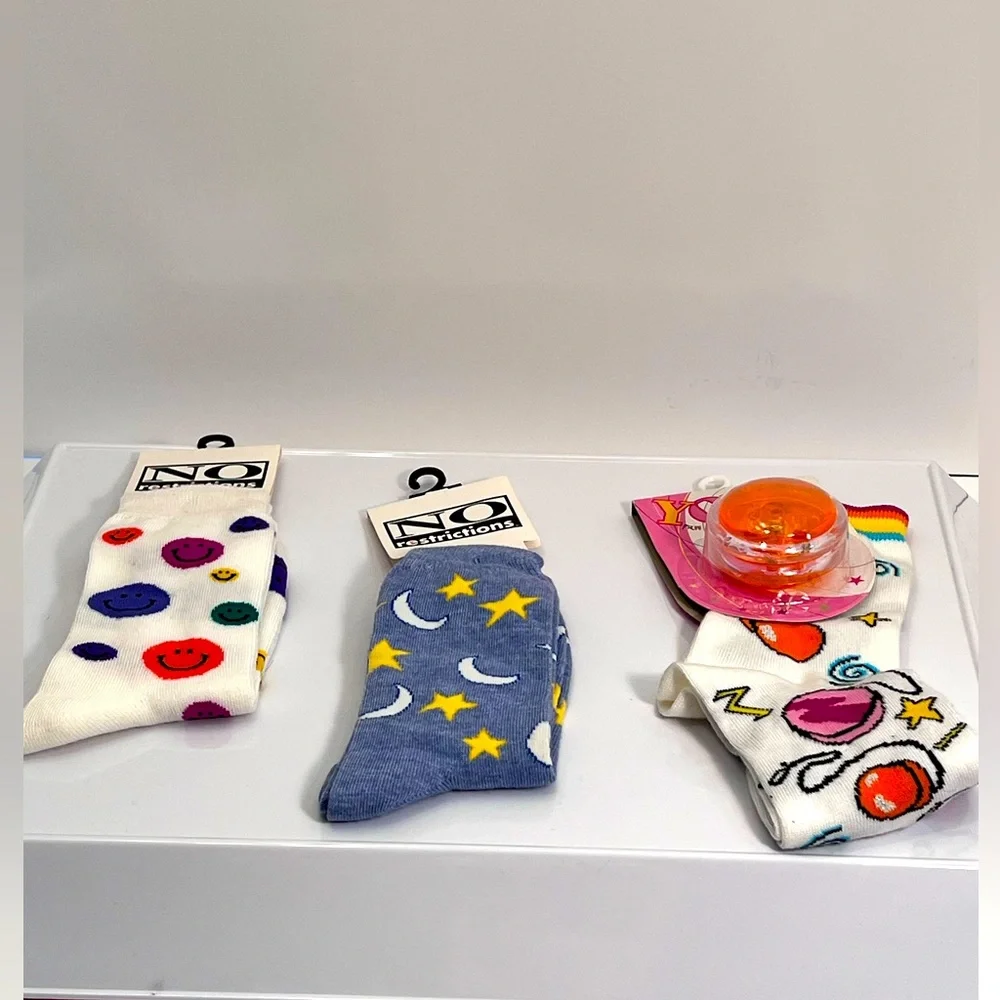 Novelty Socks for Tween Girls. Smiley Faces, Stars and Moon & Yo Yos. Size=9/11